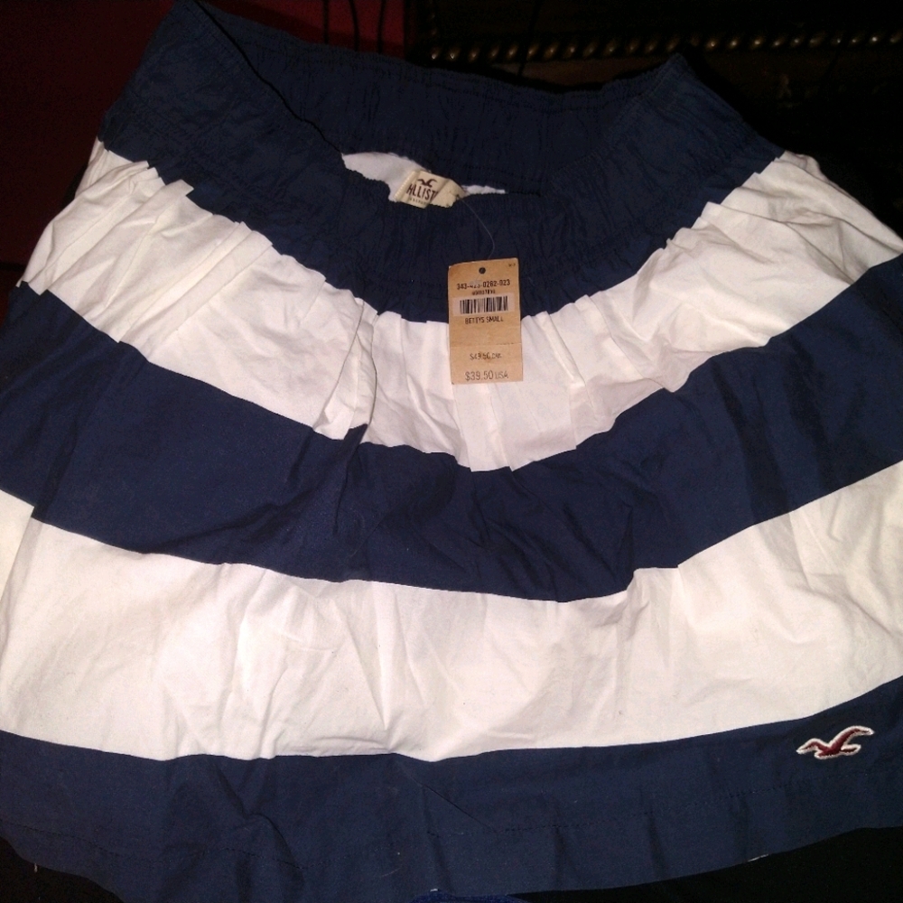 Hollister skirt sz S  BNWT